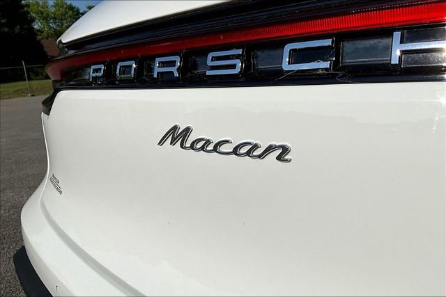 Used 2025 Porsche Macan image 23