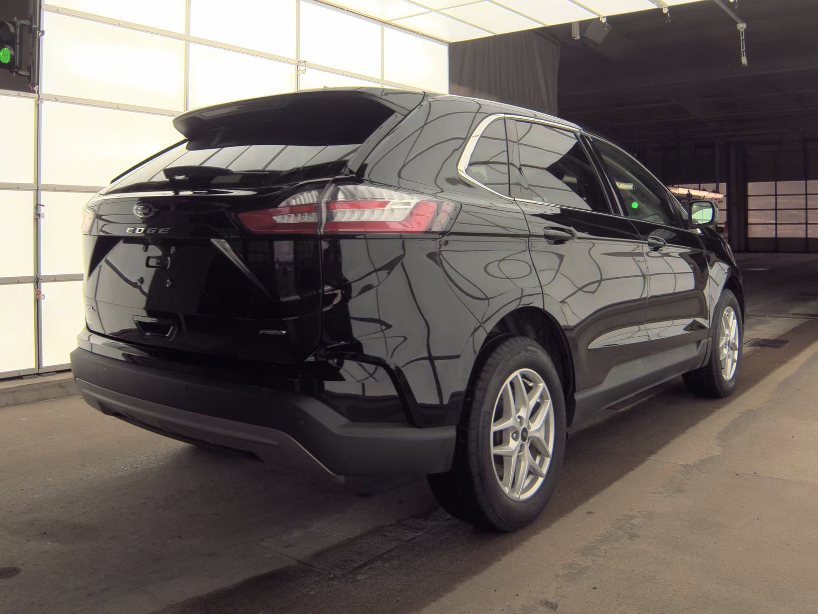 Used 2024 Ford Edge SEL w/ Convenience Package AWD/4WD image 16