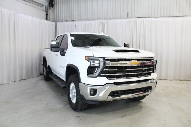 Used 2024 Chevrolet Silverado 2500 LTZ AWD/4WD image 39