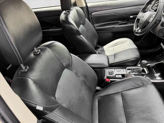 Used 2020 Mitsubishi Outlander SEL AWD/4WD image 19