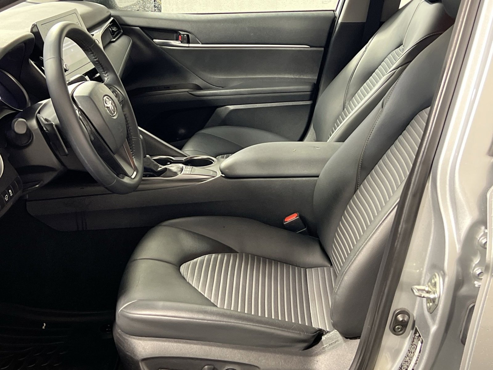 Used 2022 Toyota Camry SE image 13