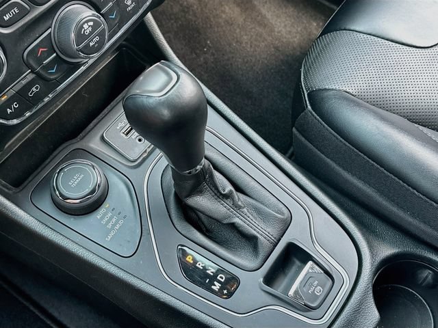 Used 2022 Jeep Cherokee Latitude Lux AWD/4WD image 17