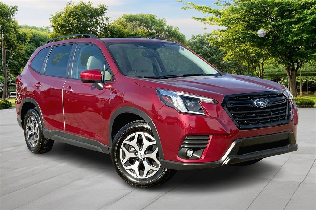 Used 2024 Subaru Forester Premium image 3