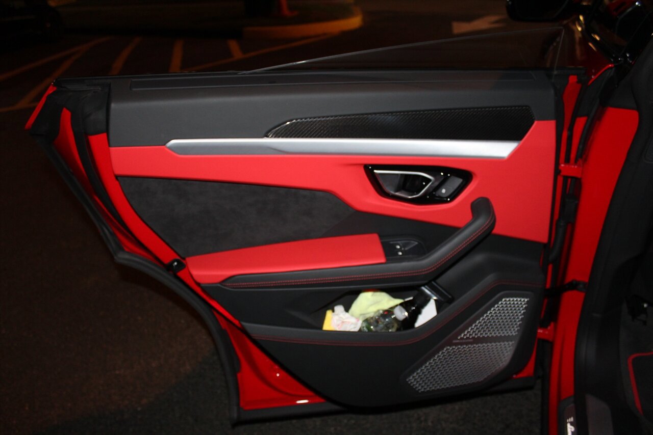 Used 2019 Lamborghini Urus image 32