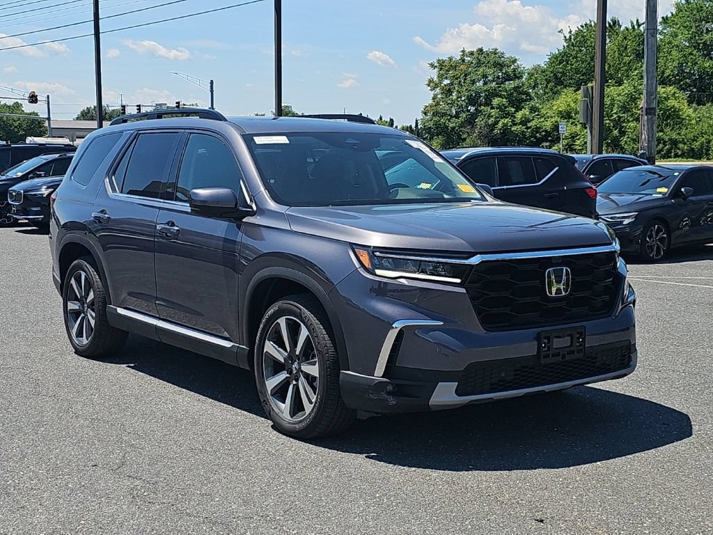 Used 2025 Honda Pilot Elite image 1