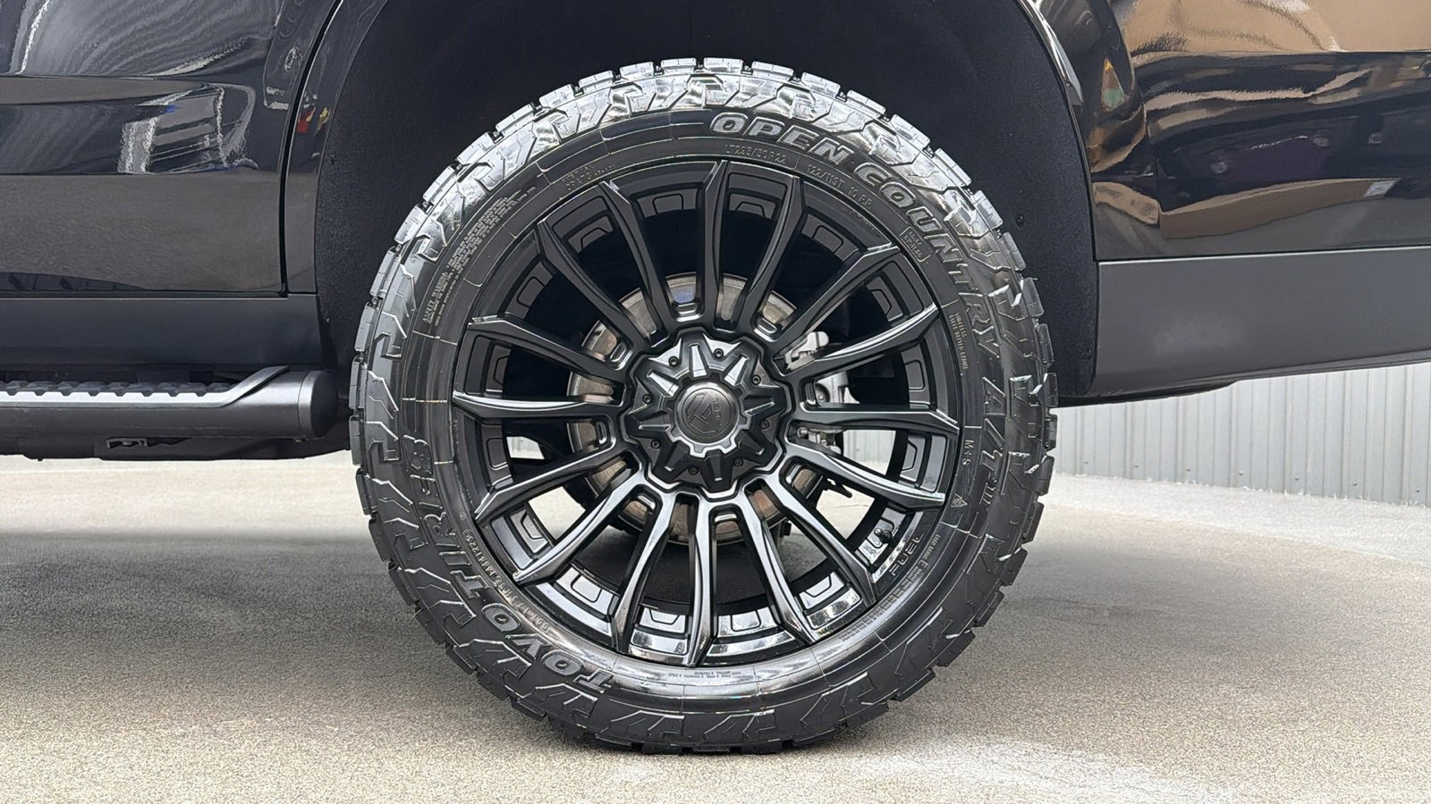 Used 2025 Chevrolet Tahoe Z71 w/ Comfort Package image 12