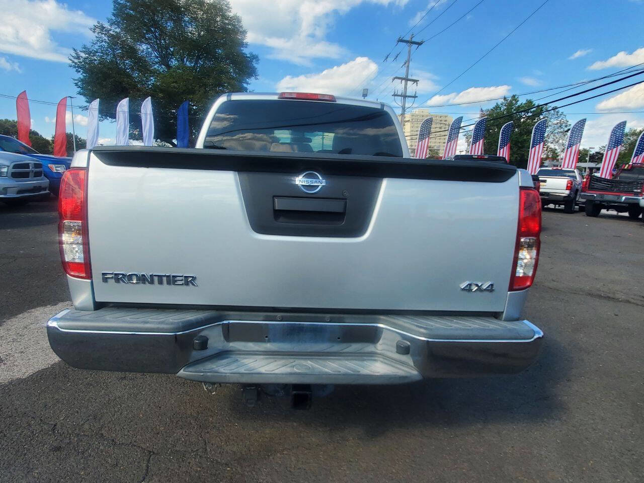Used 2015 Nissan Frontier S image 11
