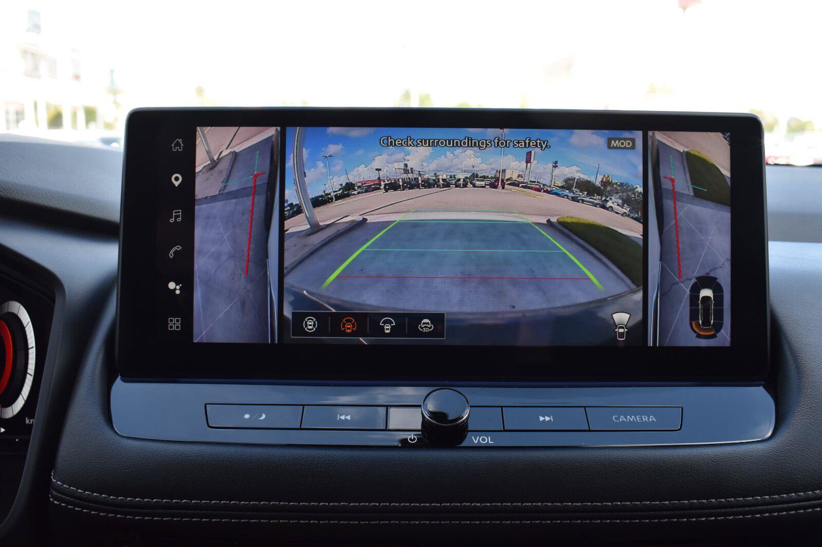 Used 2025 Nissan Rogue Platinum w/ Platinum Premium Package FWD image 39