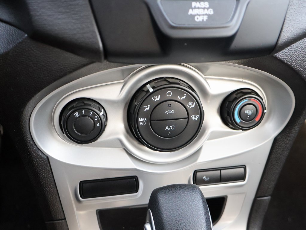 Used 2014 Ford Fiesta SE image 21