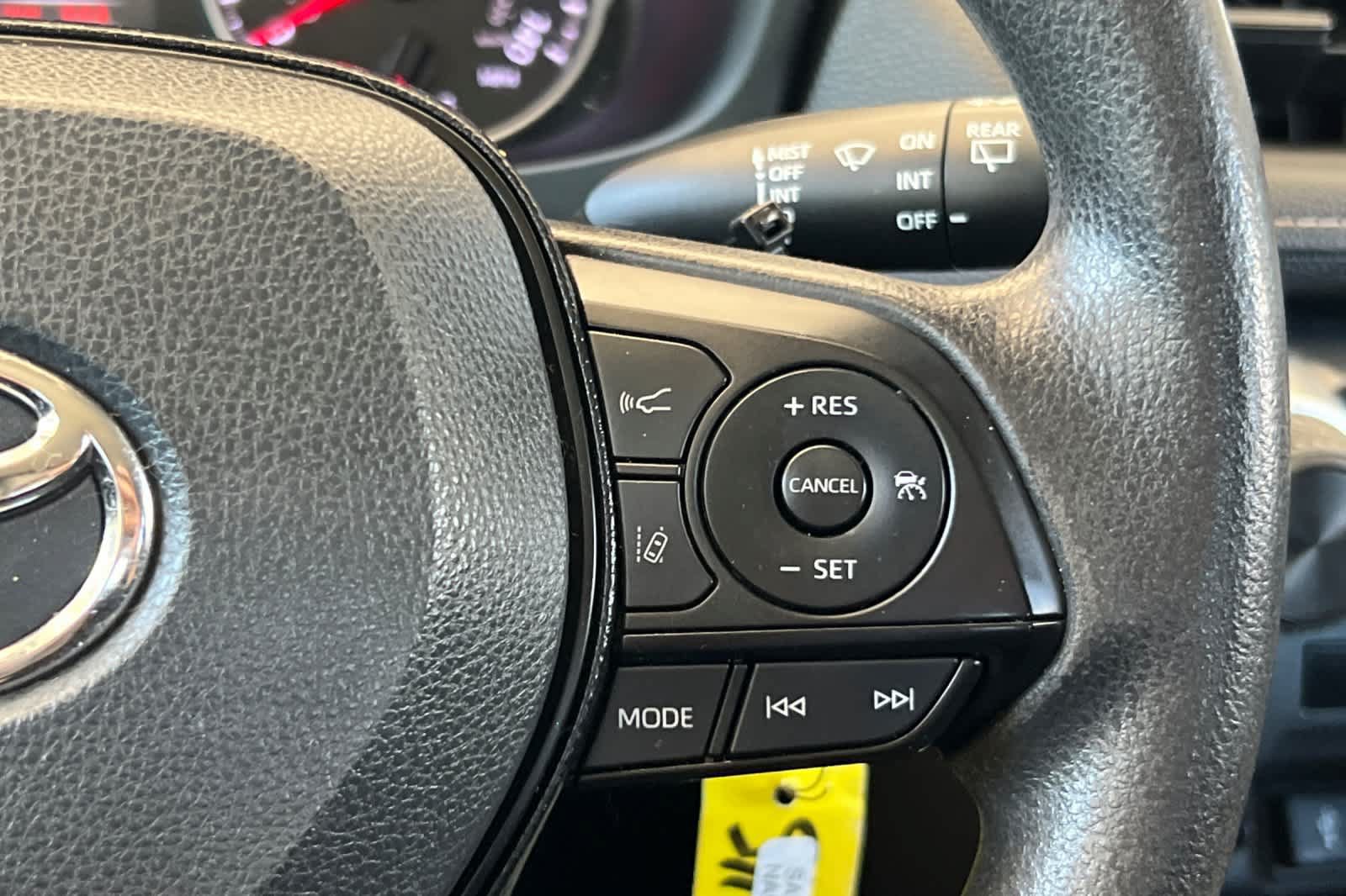 Used 2021 Toyota RAV4 LE AWD/4WD image 25