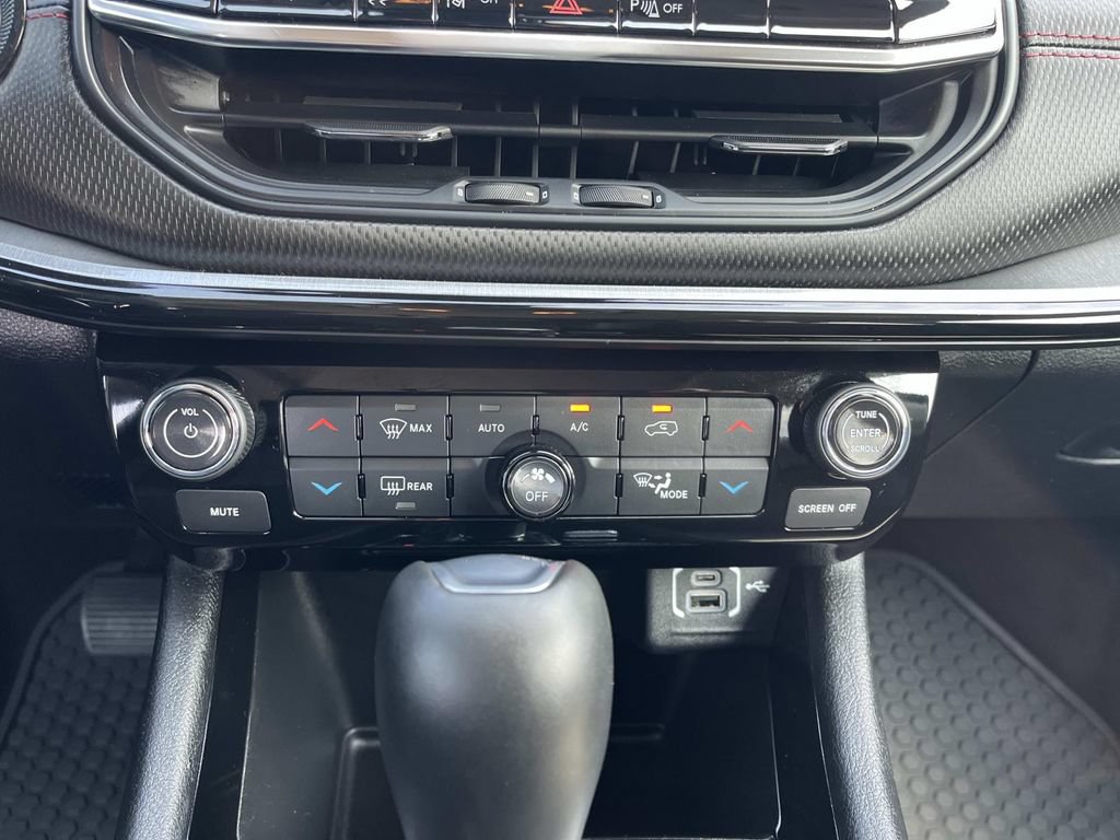 Used 2022 Jeep Compass Trailhawk w/ Sun and Sound Group AWD/4WD image 15