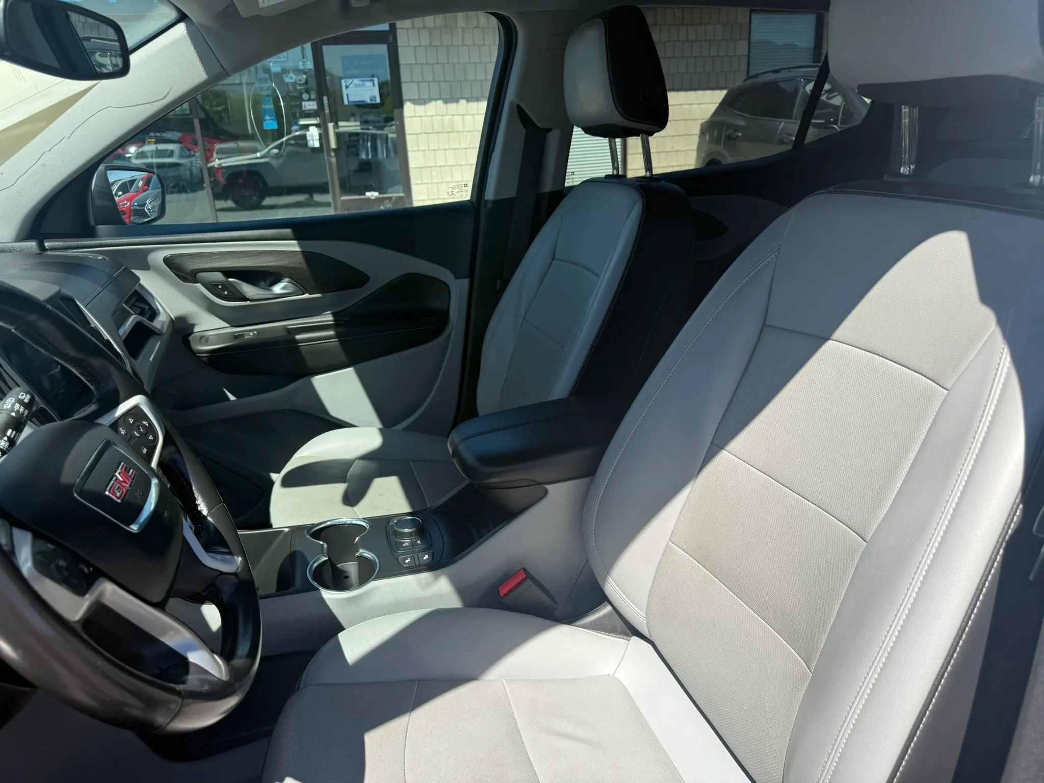 Used 2022 GMC Terrain SLT AWD/4WD image 17