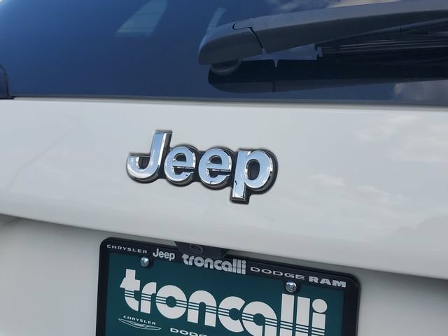Certified 2022 Jeep Cherokee Limited w/ Elite Package AWD/4WD image 10