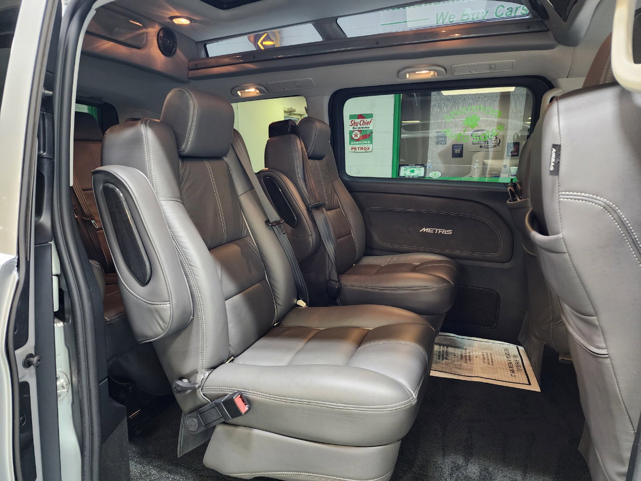 Used 2018 Mercedes-Benz Metris Passenger image 24