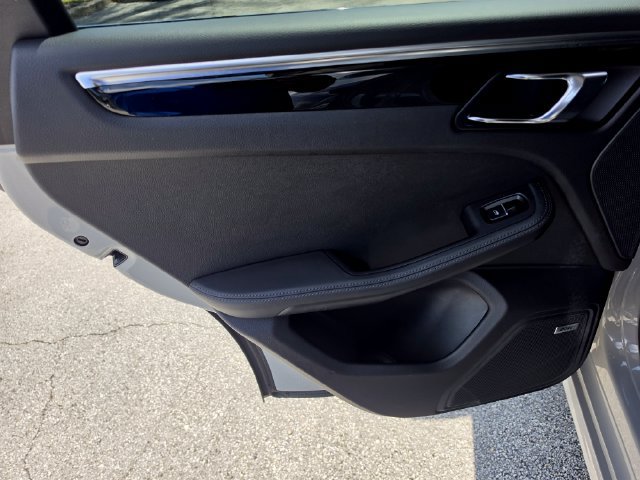 Used 2024 Porsche Macan S AWD/4WD image 19