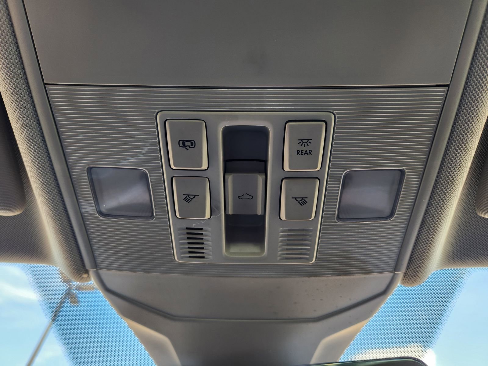 Used 2022 Volkswagen Jetta SE FWD image 34
