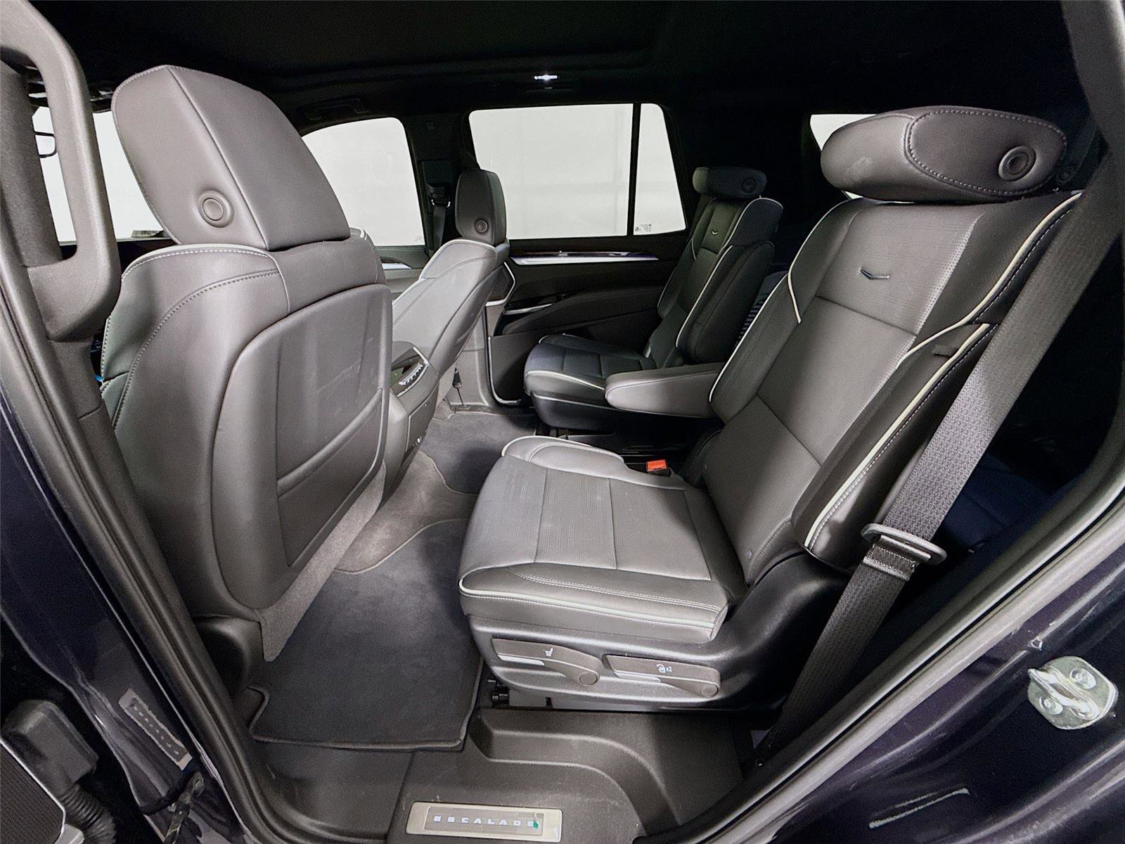 Used 2025 Cadillac Escalade Premium Luxury AWD/4WD image 3