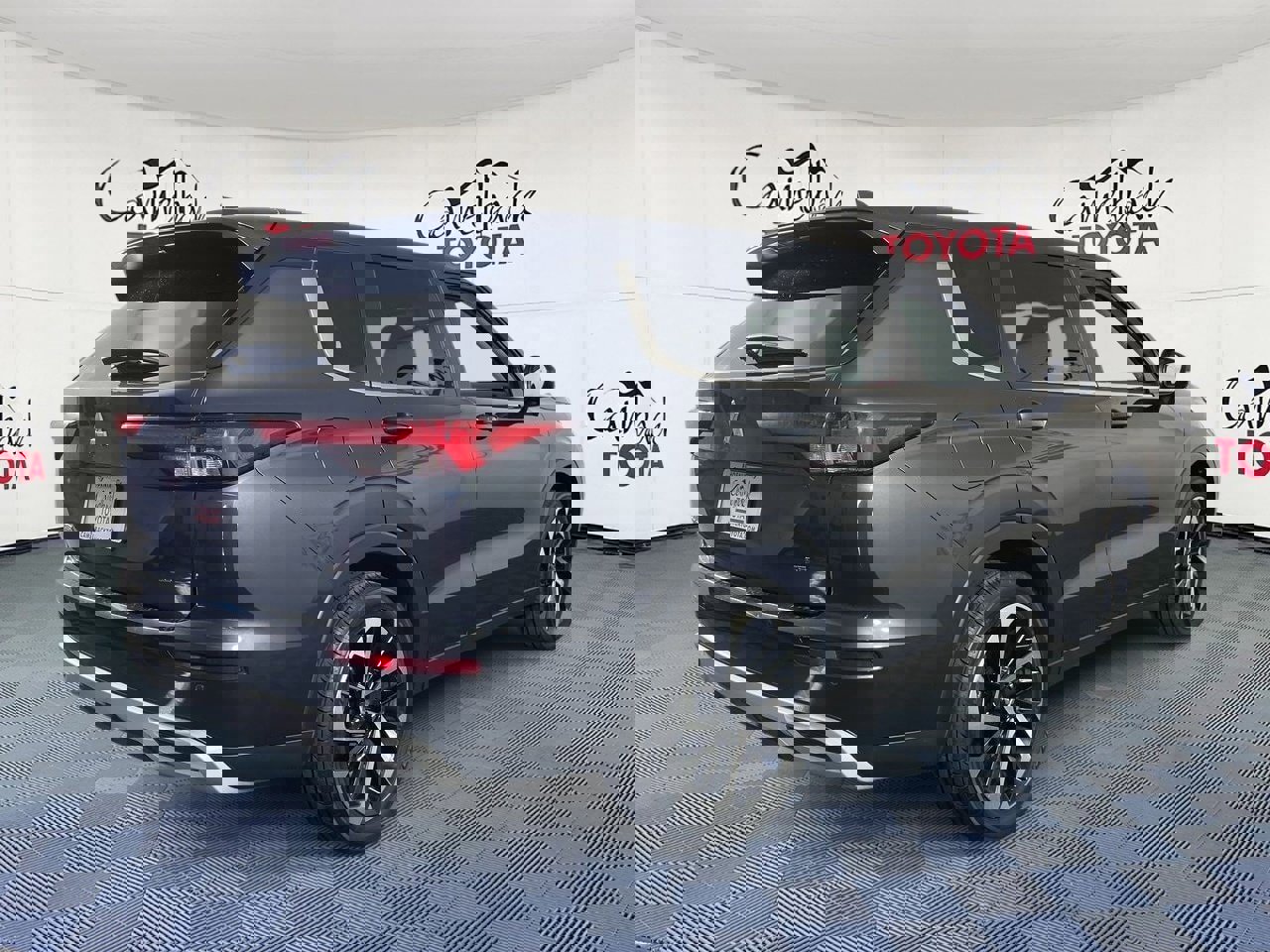 Used 2024 Mitsubishi Outlander SE image 8