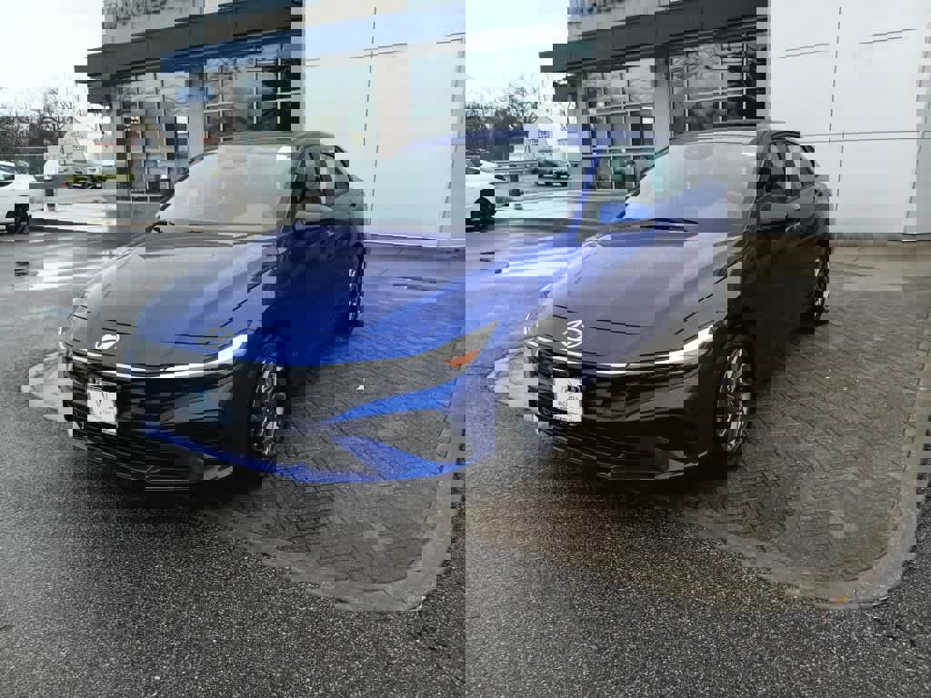 Used 2024 Hyundai Elantra SEL image 2