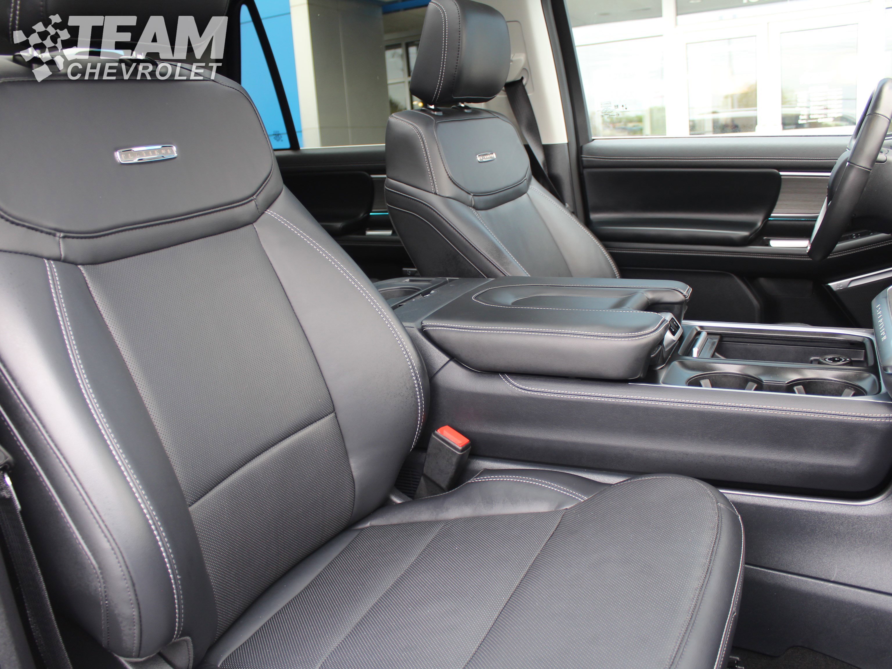 Used 2025 Ford Expedition Platinum w/ Driver's Package AWD/4WD image 33