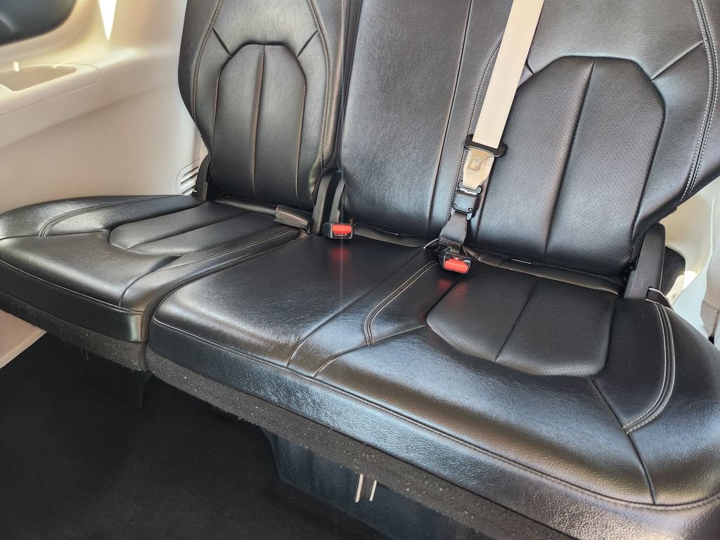 Used 2022 Chrysler Pacifica Touring-L FWD image 19