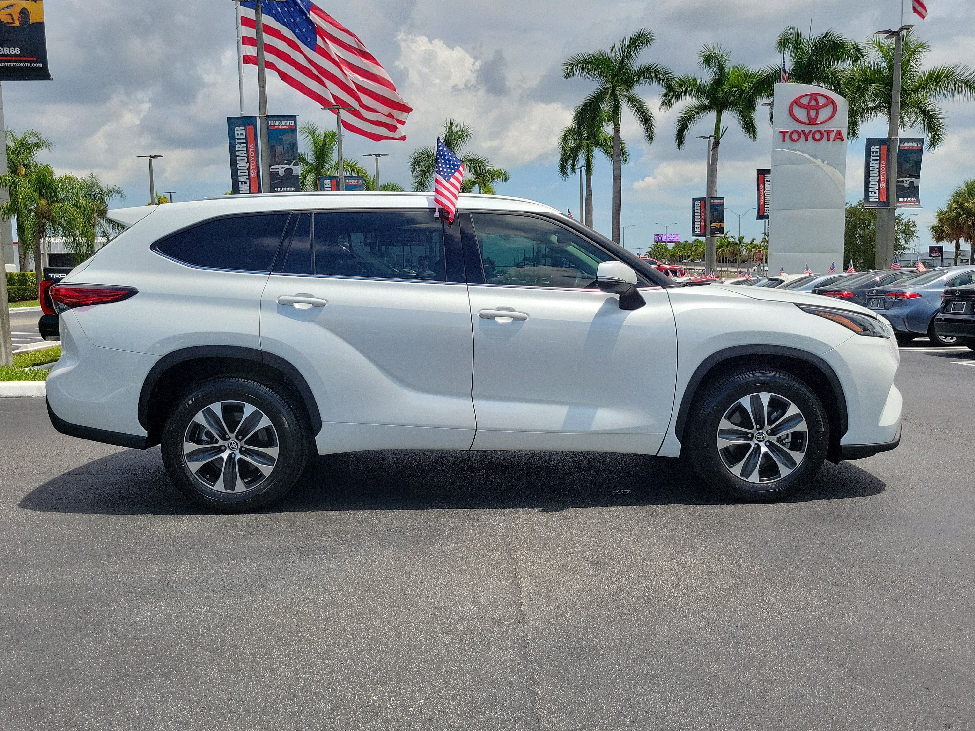 Used 2022 Toyota Highlander XLE FWD image 13