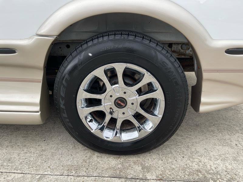 Used 2004 GMC Safari Conversion image 16