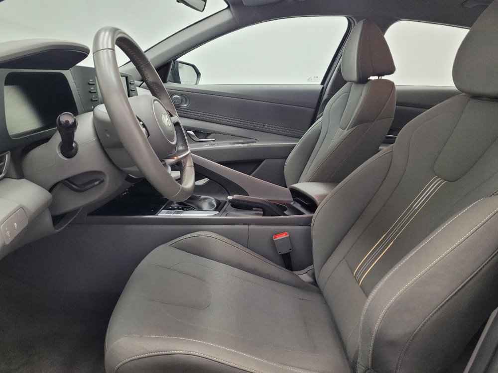 Used 2025 Hyundai Elantra Sport FWD image 17