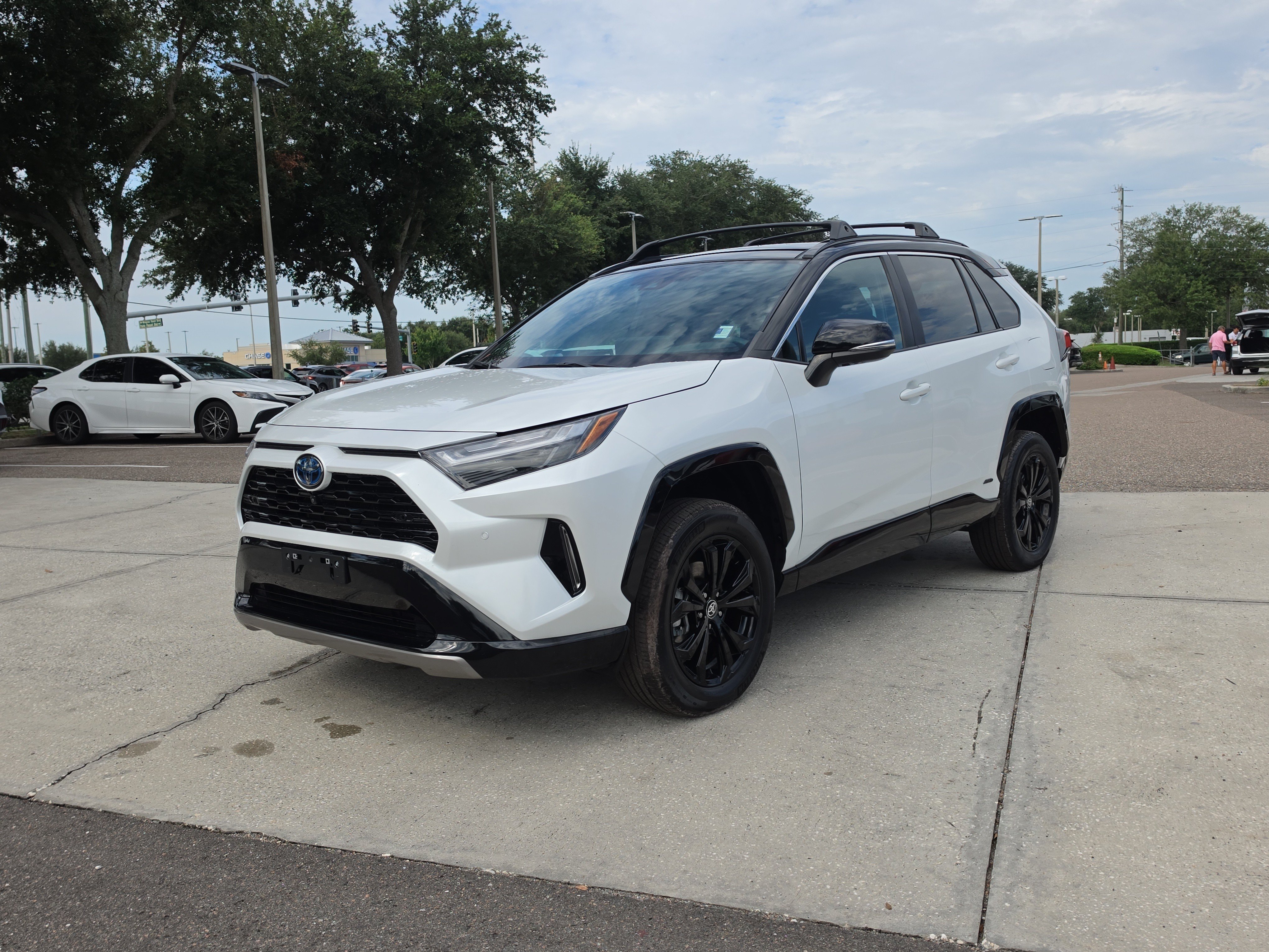 Used 2023 Toyota RAV4 XSE AWD/4WD image 4