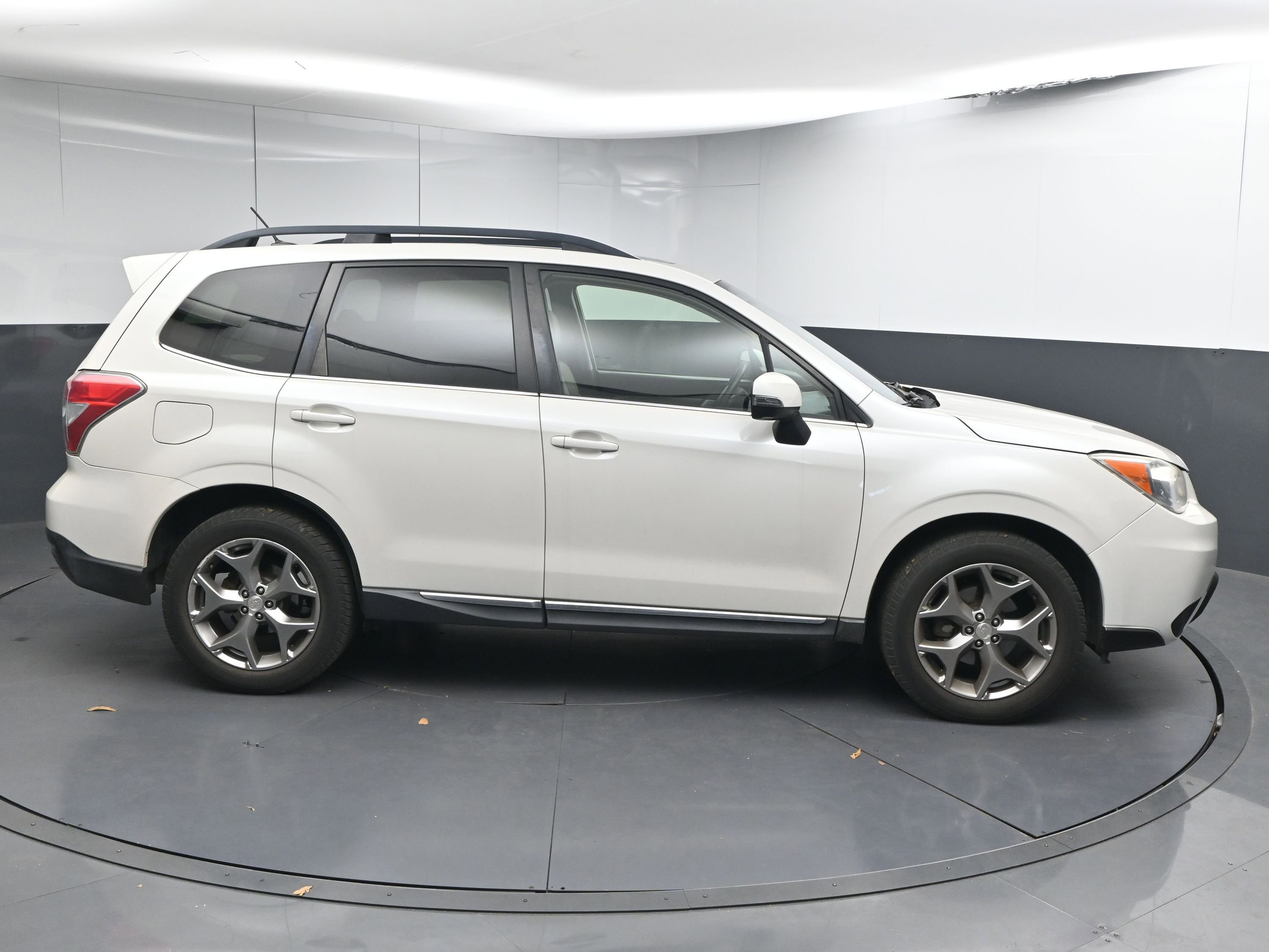 Used 2015 Subaru Forester 2.5i Touring w/ Eyesight & Navigation System image 9