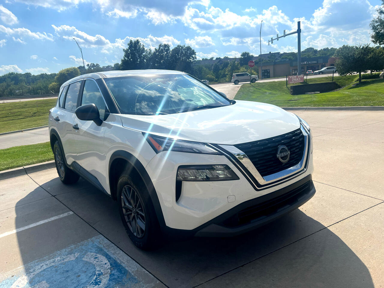 Used 2023 Nissan Rogue S image 4