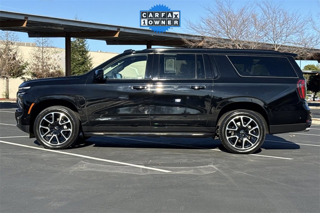 Used 2025 Chevrolet Suburban RST image 13