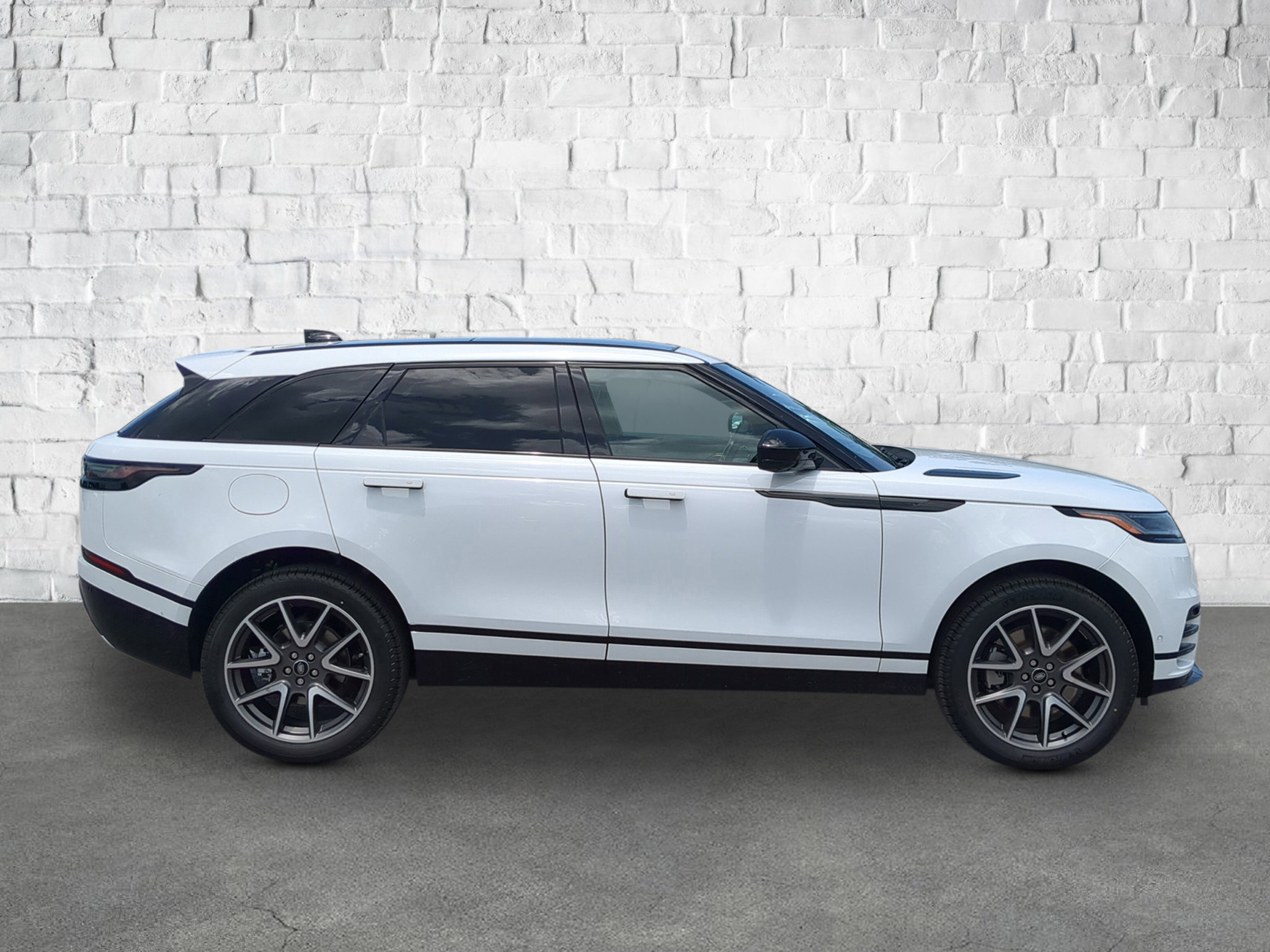New 2026 Land Rover Range Rover Velar Dynamic SE image 7