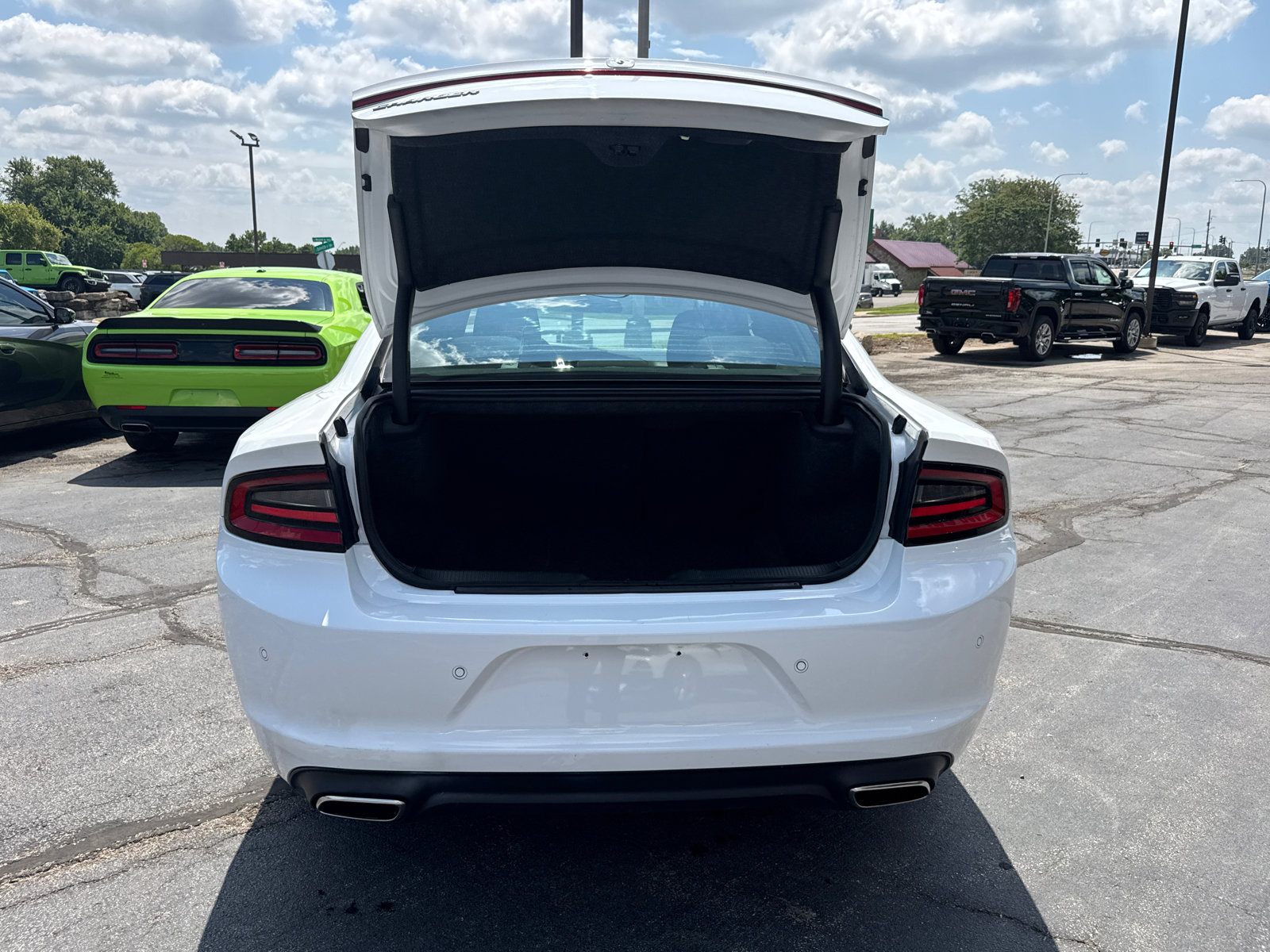 Used 2022 Dodge Charger SXT image 18