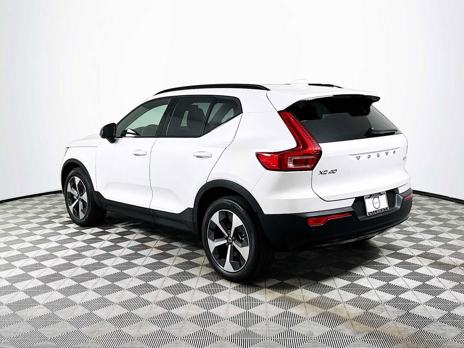 Used 2023 Volvo XC40 B5 Plus w/ Protection Package Premier AWD/4WD image 5