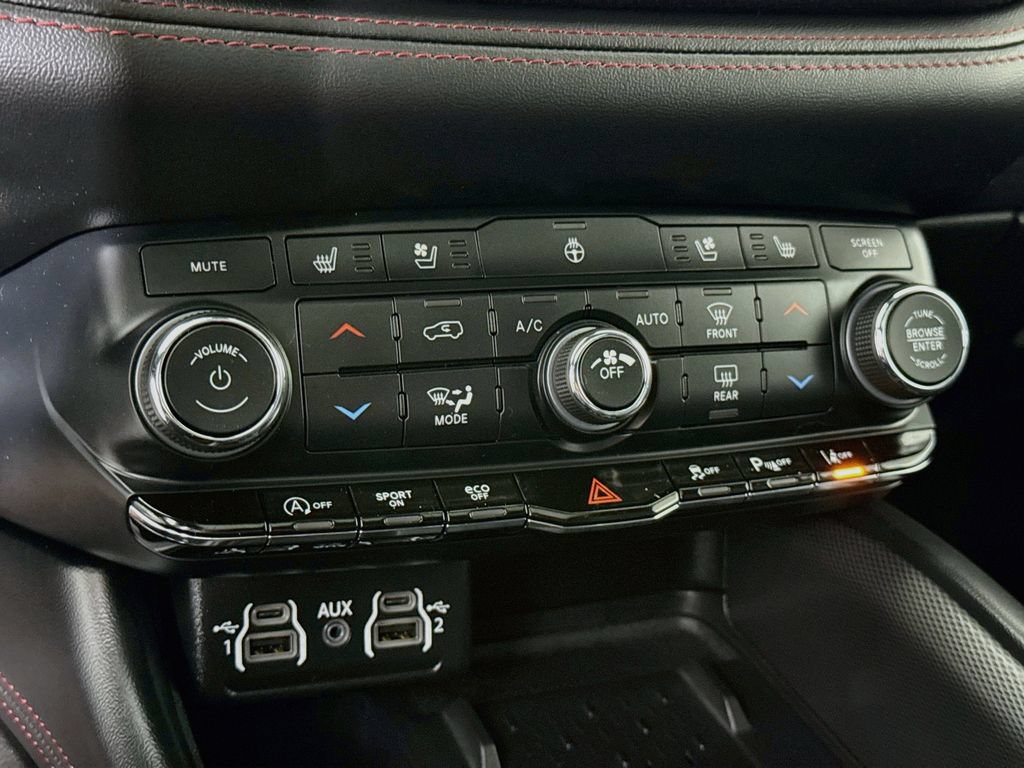 Used 2025 Dodge Durango GT AWD/4WD image 8