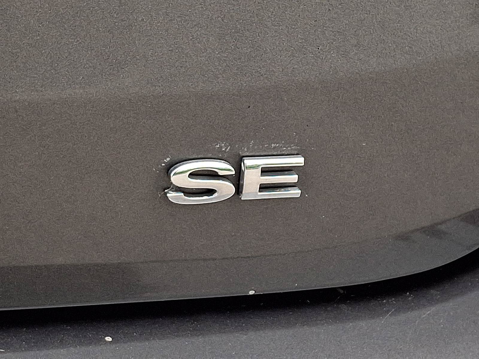 Used 2016 Ford Focus SE w/ SE Sport Package FWD image 30
