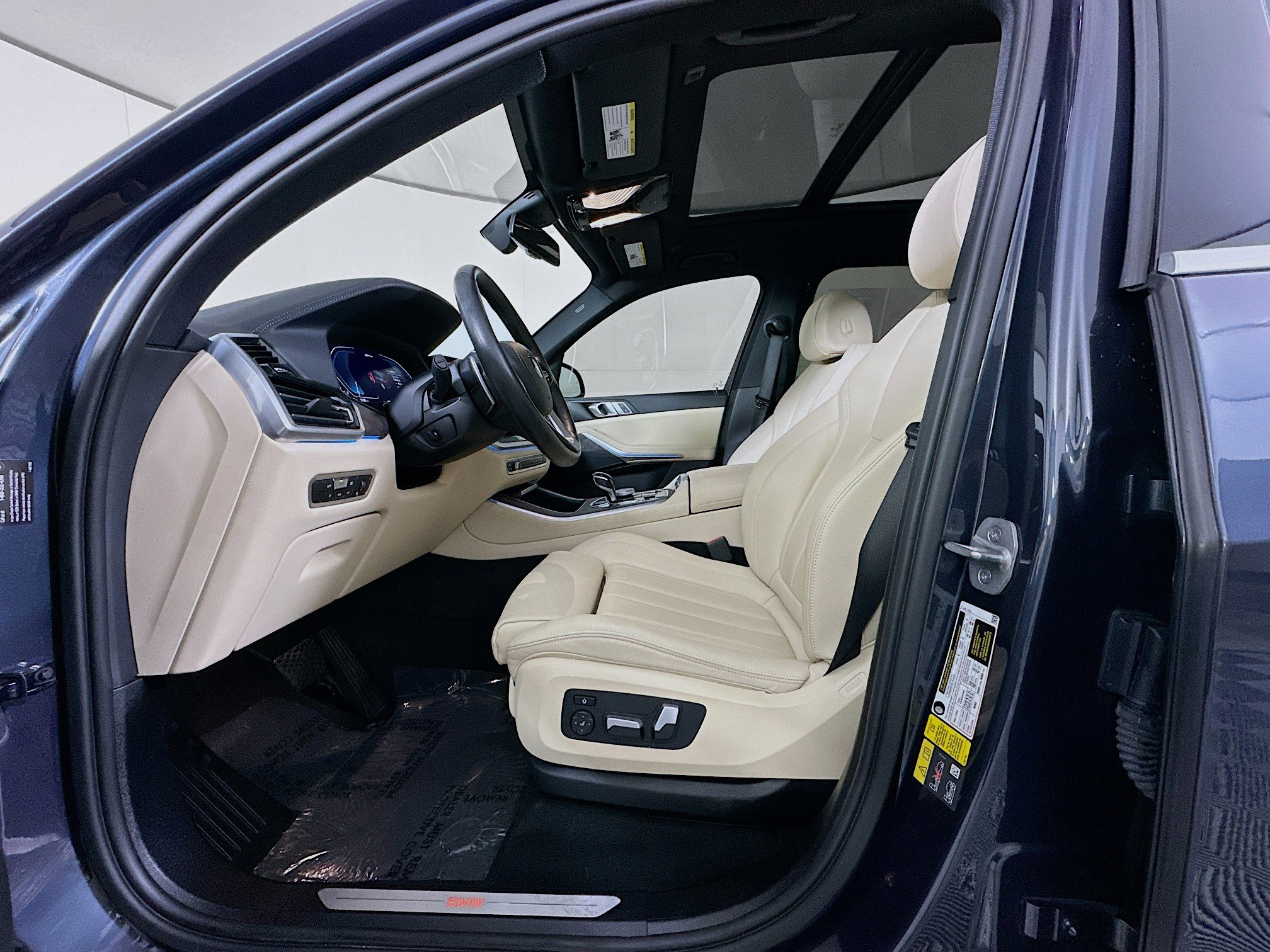 Used 2022 BMW X5 xDrive45e w/ Premium Package AWD/4WD image 13