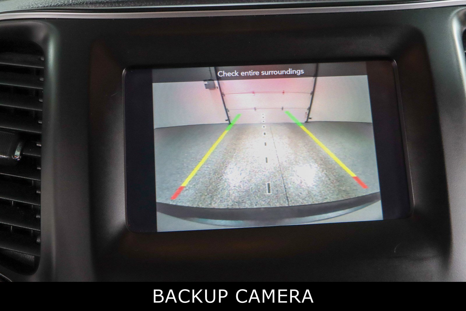 Used 2019 Jeep Cherokee Latitude w/ Popular Appearance Group image 18