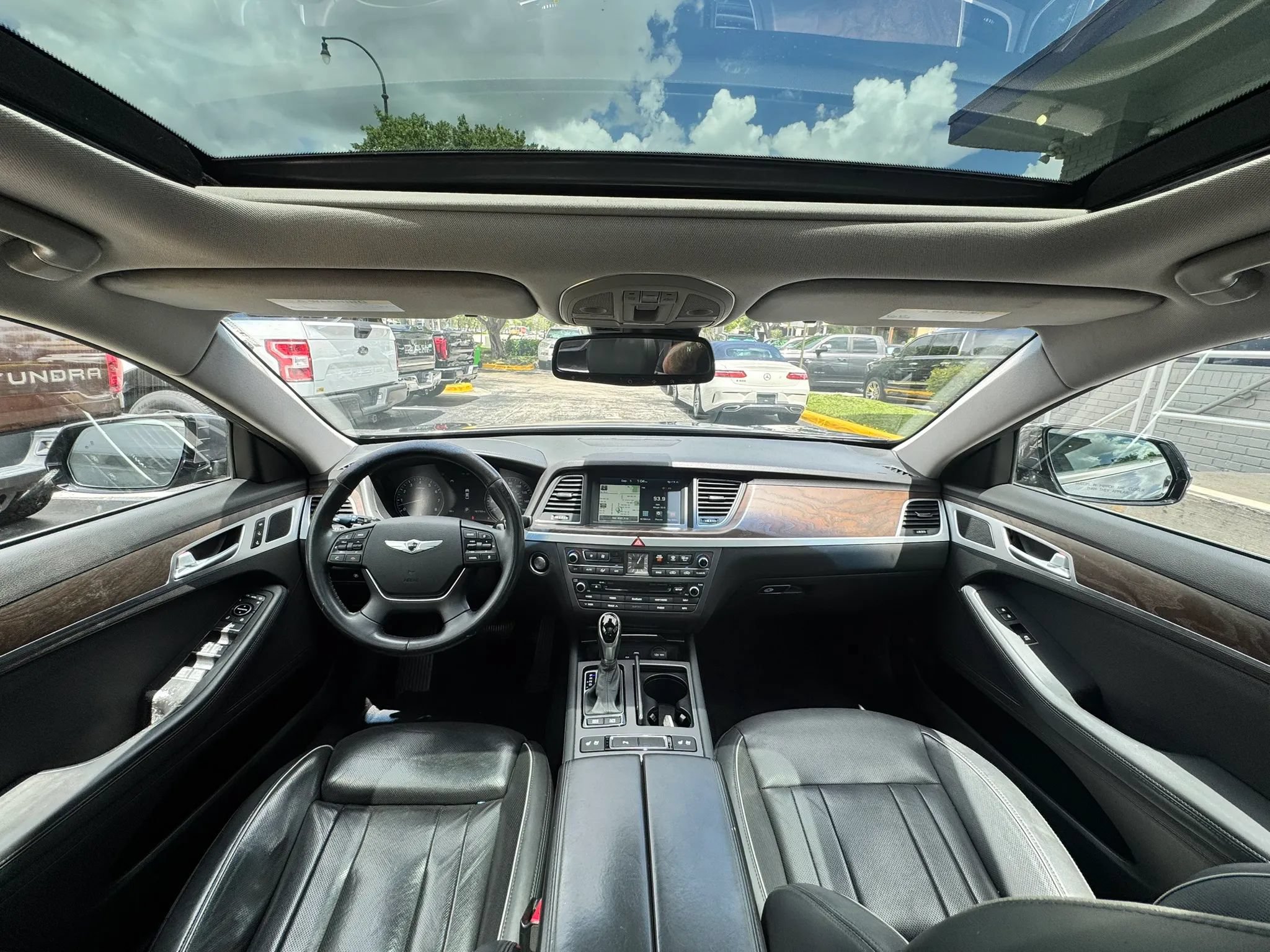 Used 2015 Hyundai Genesis 5.0 RWD image 9