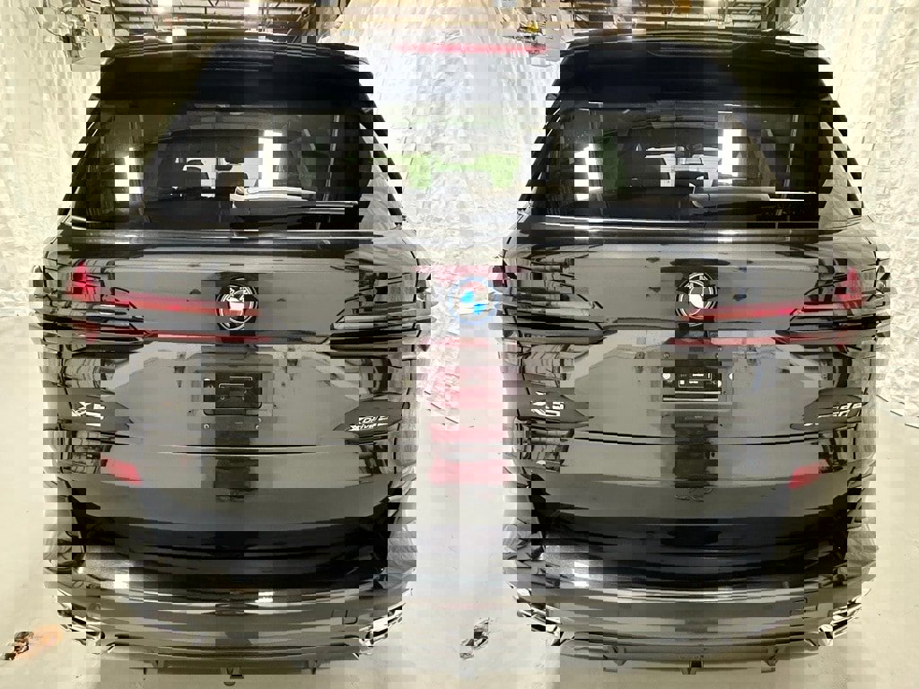 Used 2026 BMW X5 xDrive50e image 6