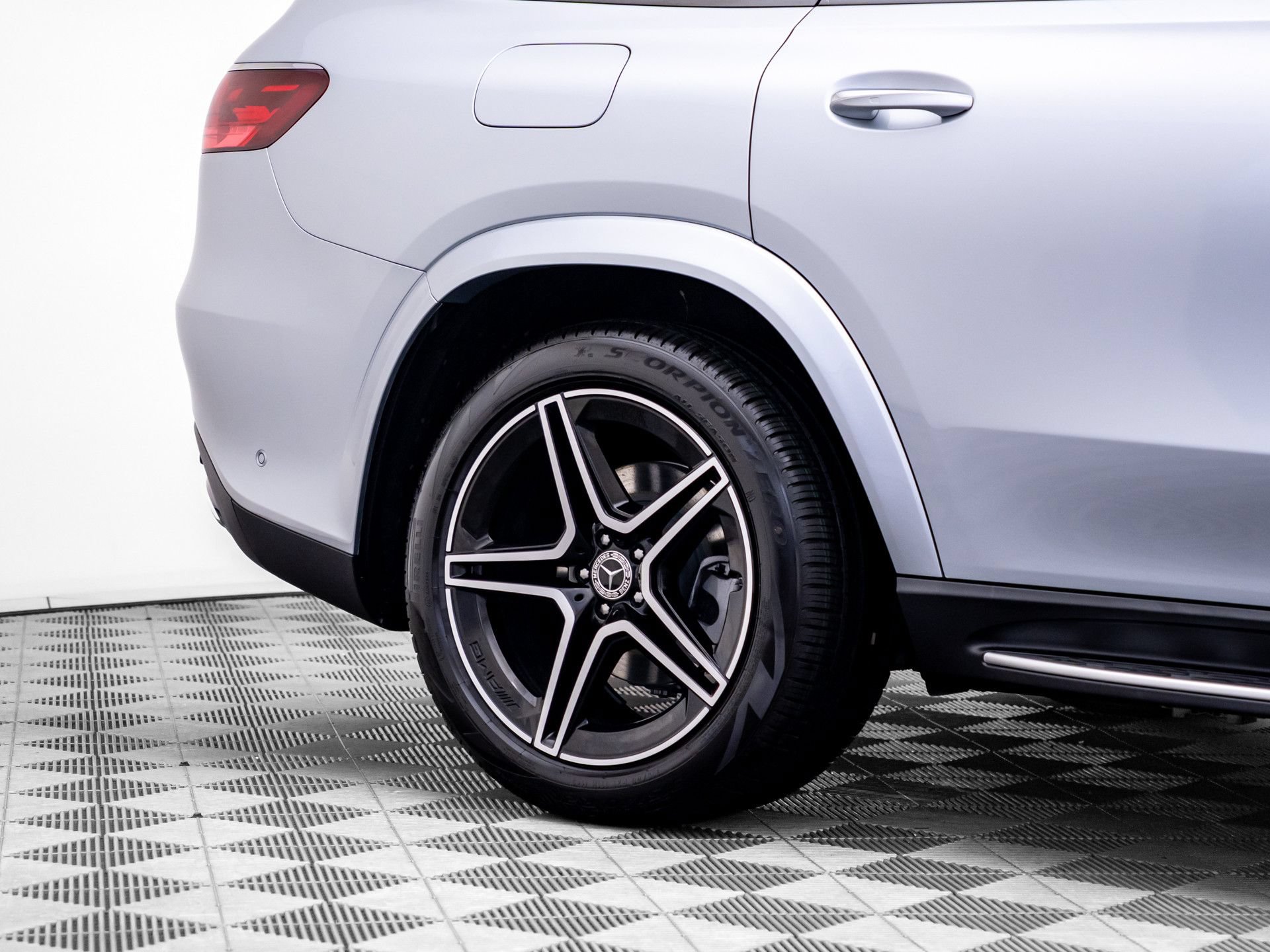 New 2026 Mercedes-Benz GLS 450 4MATIC image 36