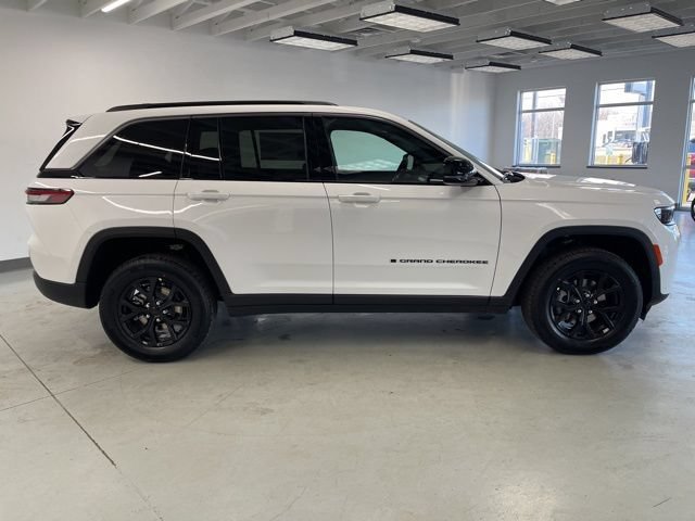 New 2026 Jeep Grand Cherokee Altitude AWD/4WD image 9