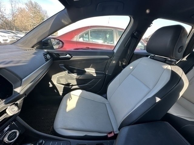 Used 2021 Volkswagen Jetta R-Line w/ R-Line Cold Weather Package image 9