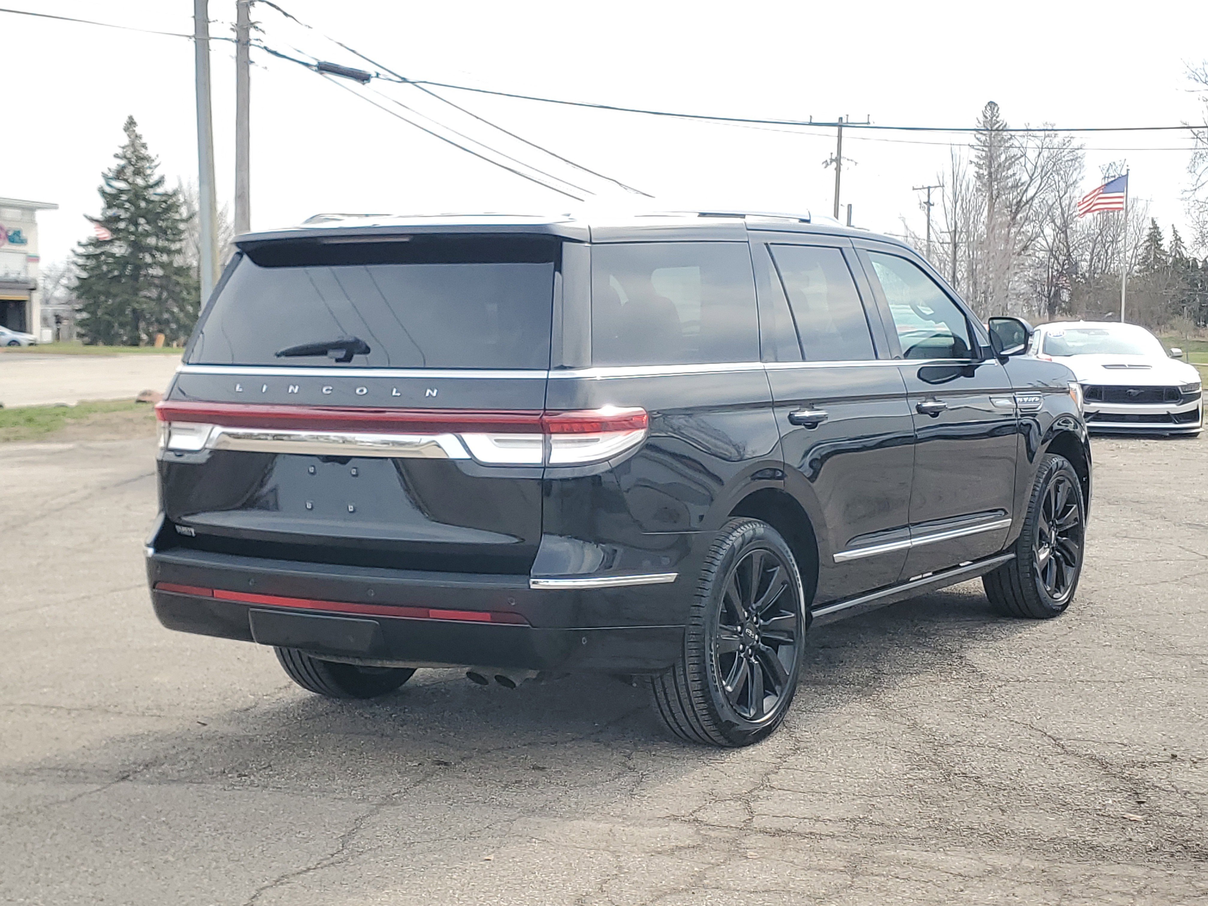 Certified 2022 Lincoln Navigator Reserve AWD/4WD image 6