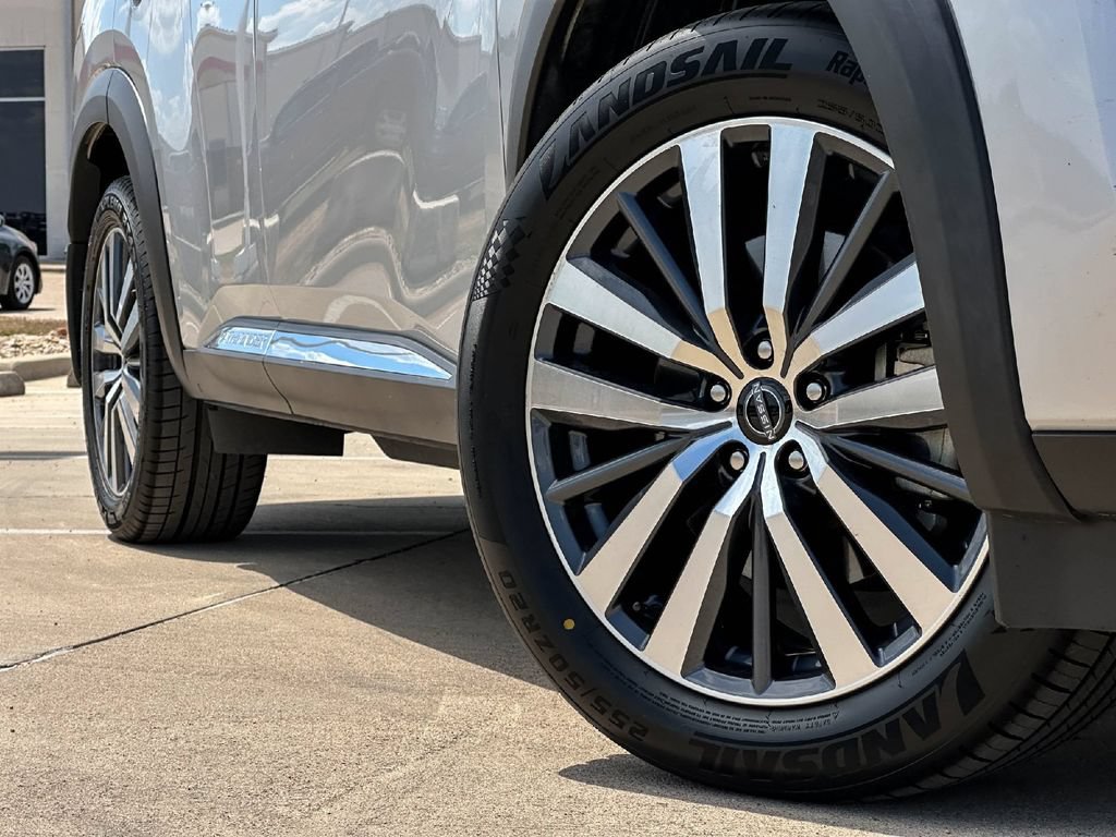 Used 2022 Nissan Pathfinder Platinum w/ Cargo Package FWD image 9