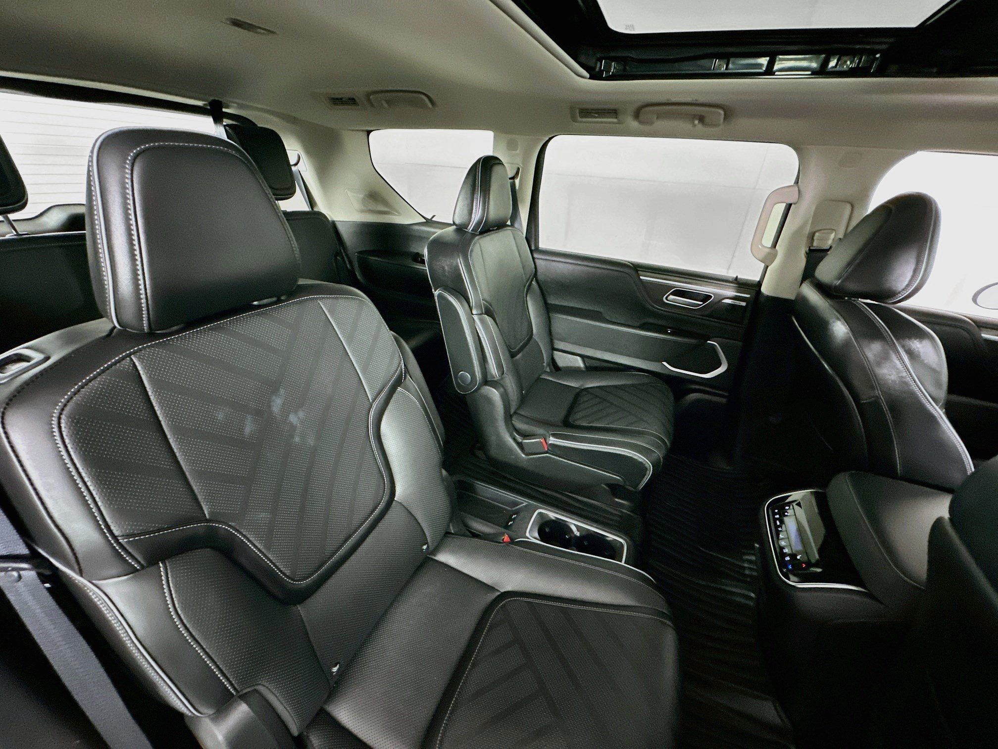 Used 2025 INFINITI QX80 Luxe AWD/4WD image 28