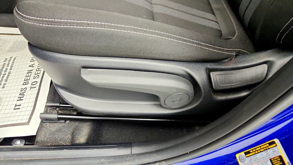 Used 2023 Hyundai Venue SEL FWD image 12