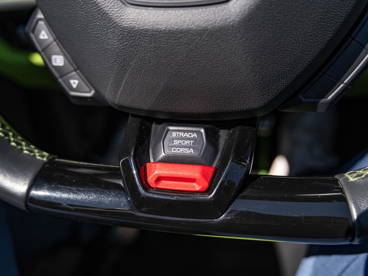 Used 2023 Lamborghini Huracan EVO image 13