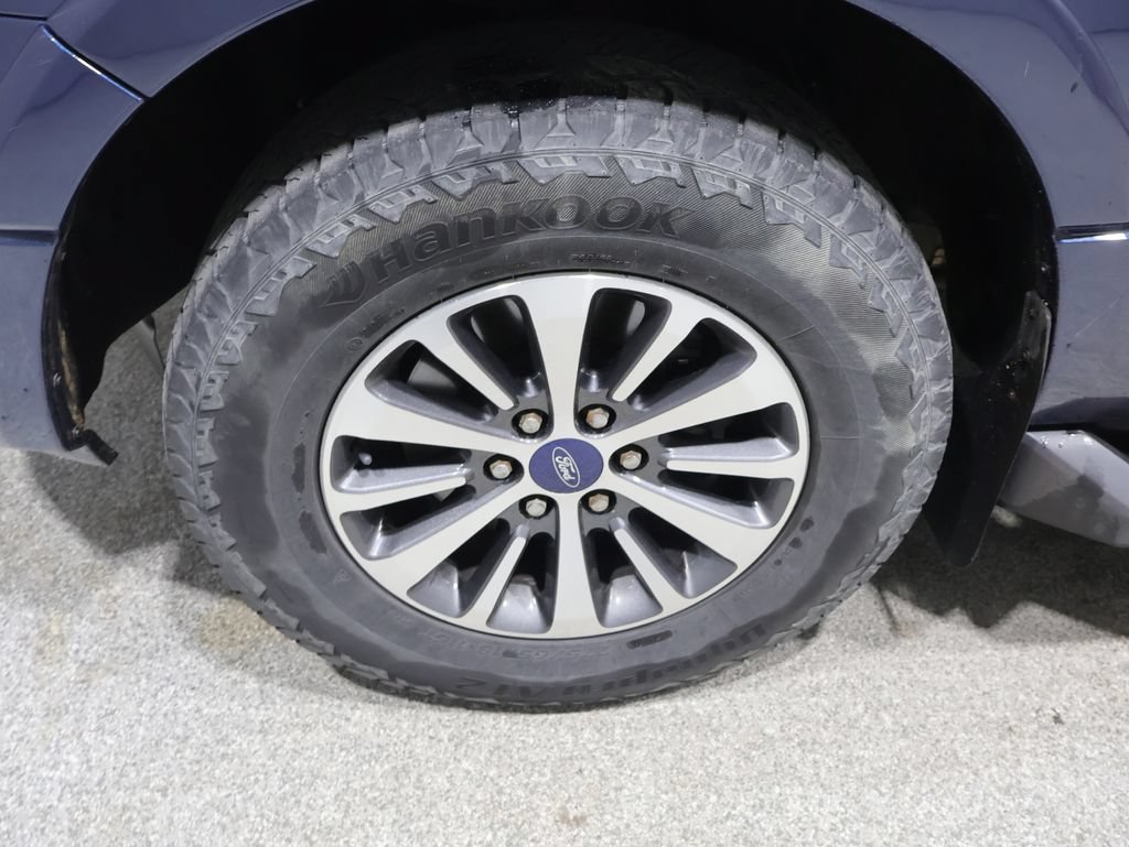 Used 2017 Ford Expedition XLT w/ Equipment Group 202A AWD/4WD image 9